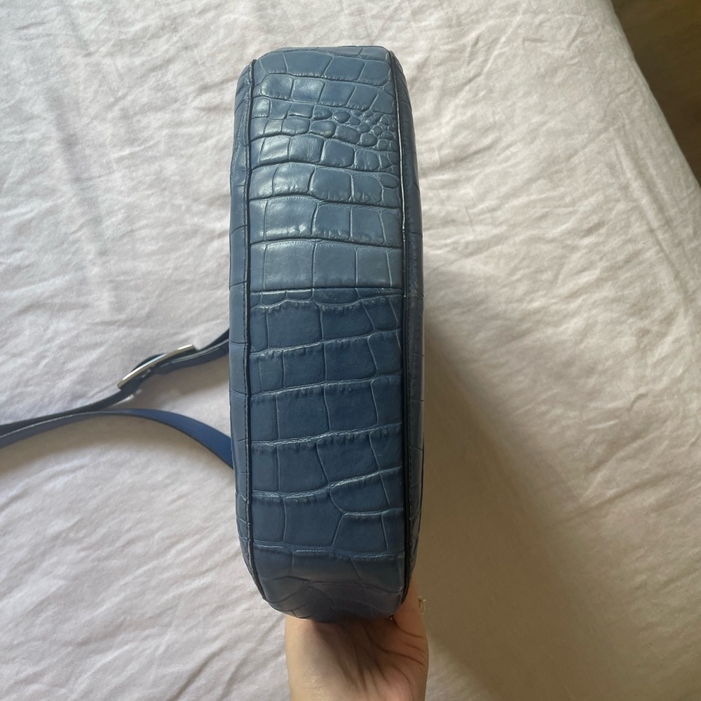 VINCE blue crocodile embossed leather crossbody purse - Picture 3 of 8